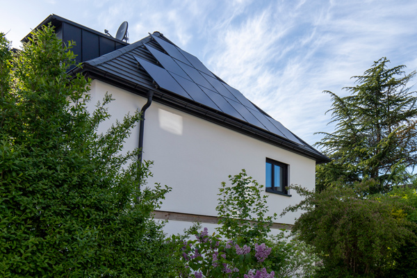 Dach mit Photovoltaik